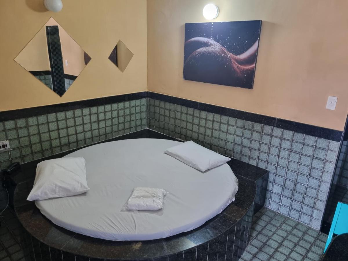 Love hotel Eclipse