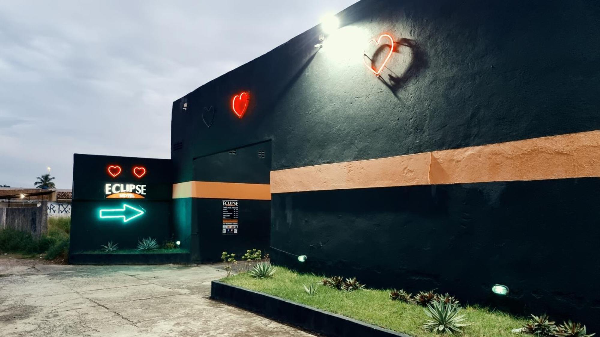 Love hotel Eclipse
