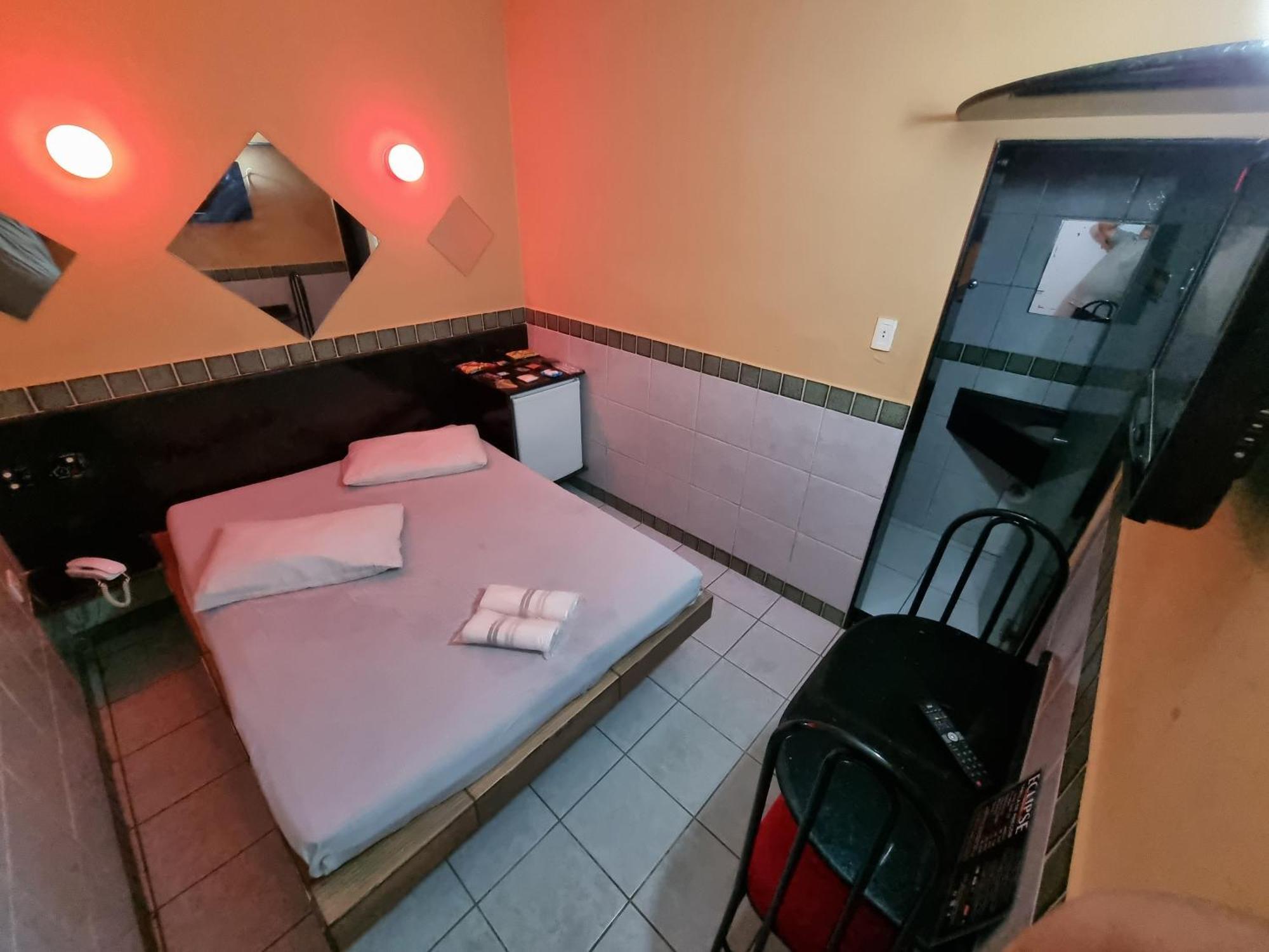 Love hotel Eclipse